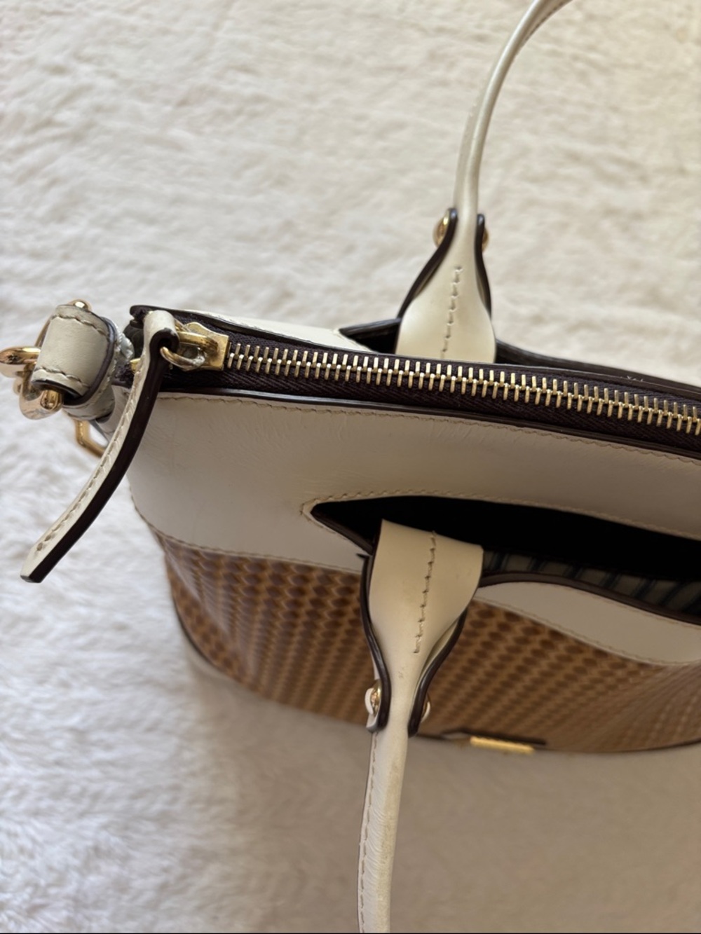 Dooney and Bourke Women’s Two-Tone Woven Satchel - Cream & Tan- great for Spring - Picture 9 of 13